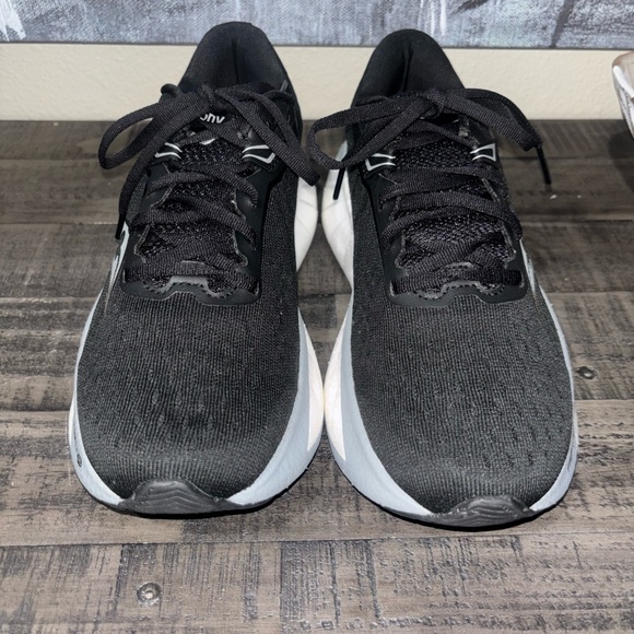 Womens Saucony Triumph 22 running shoes SZ 8.5